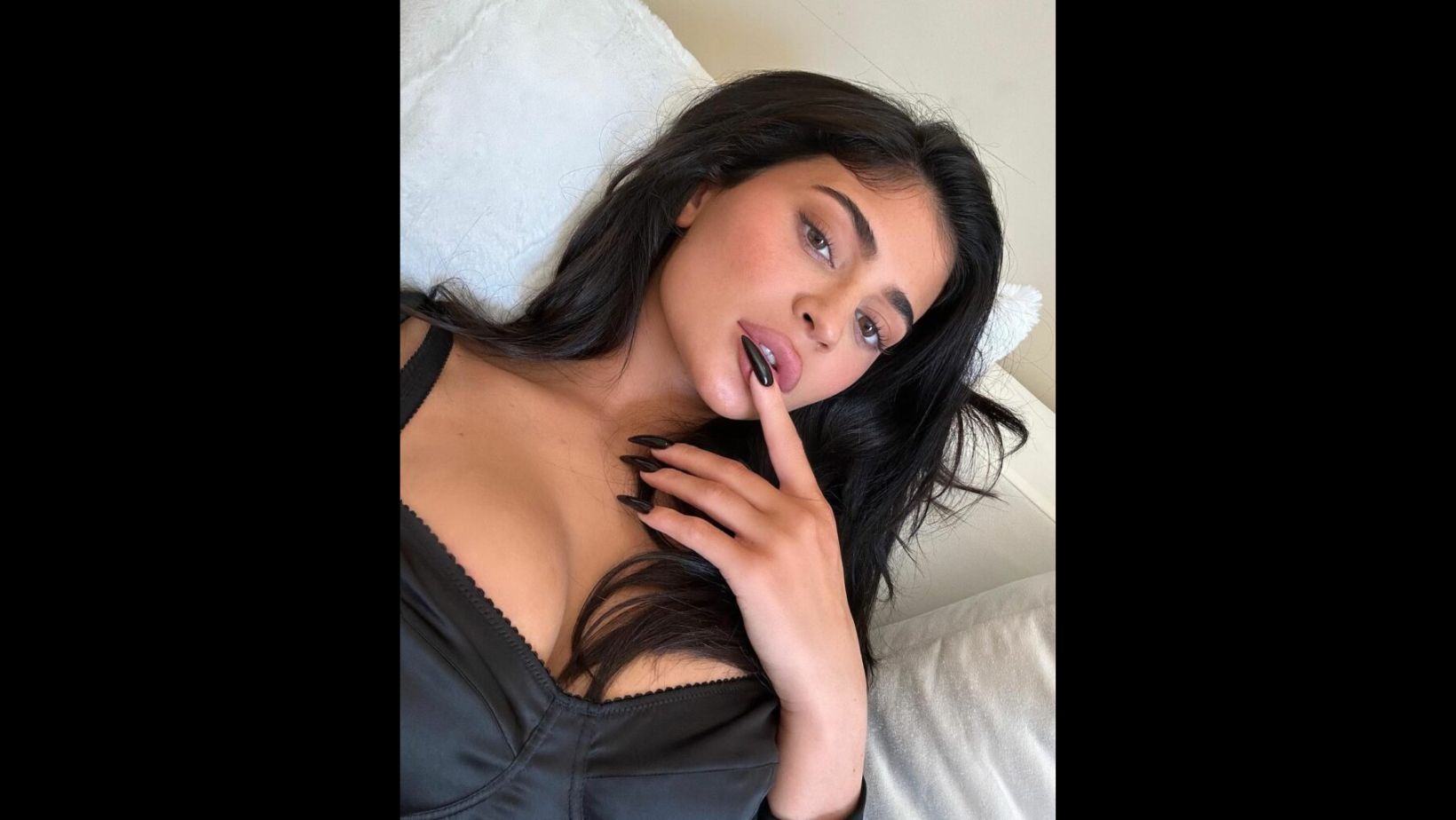 the-american-model-and-businesswoman-kylie-jenner-hot-sexy-bikini-photos