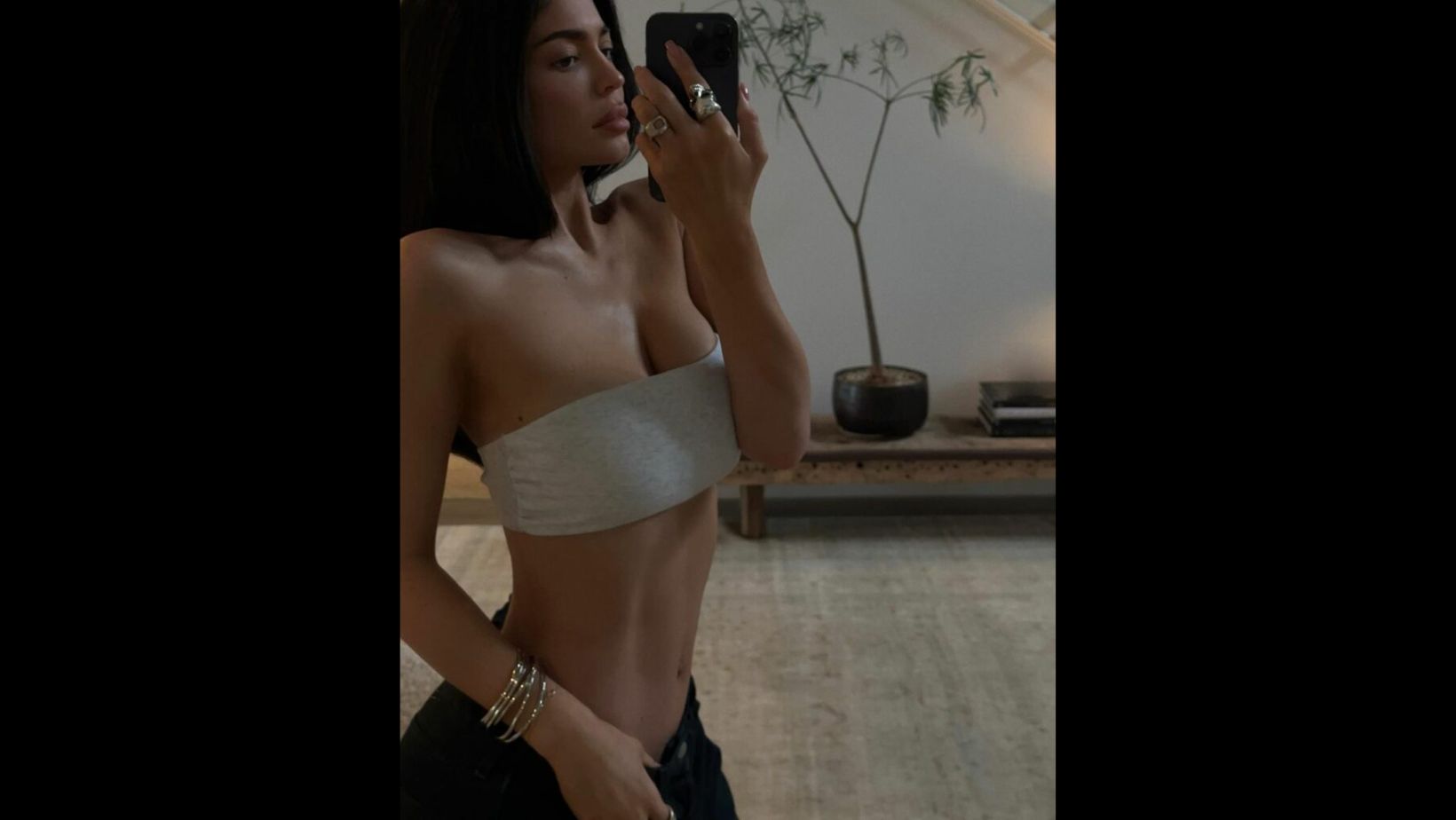 the-american-model-and-businesswoman-kylie-jenner-hot-sexy-bikini-photos