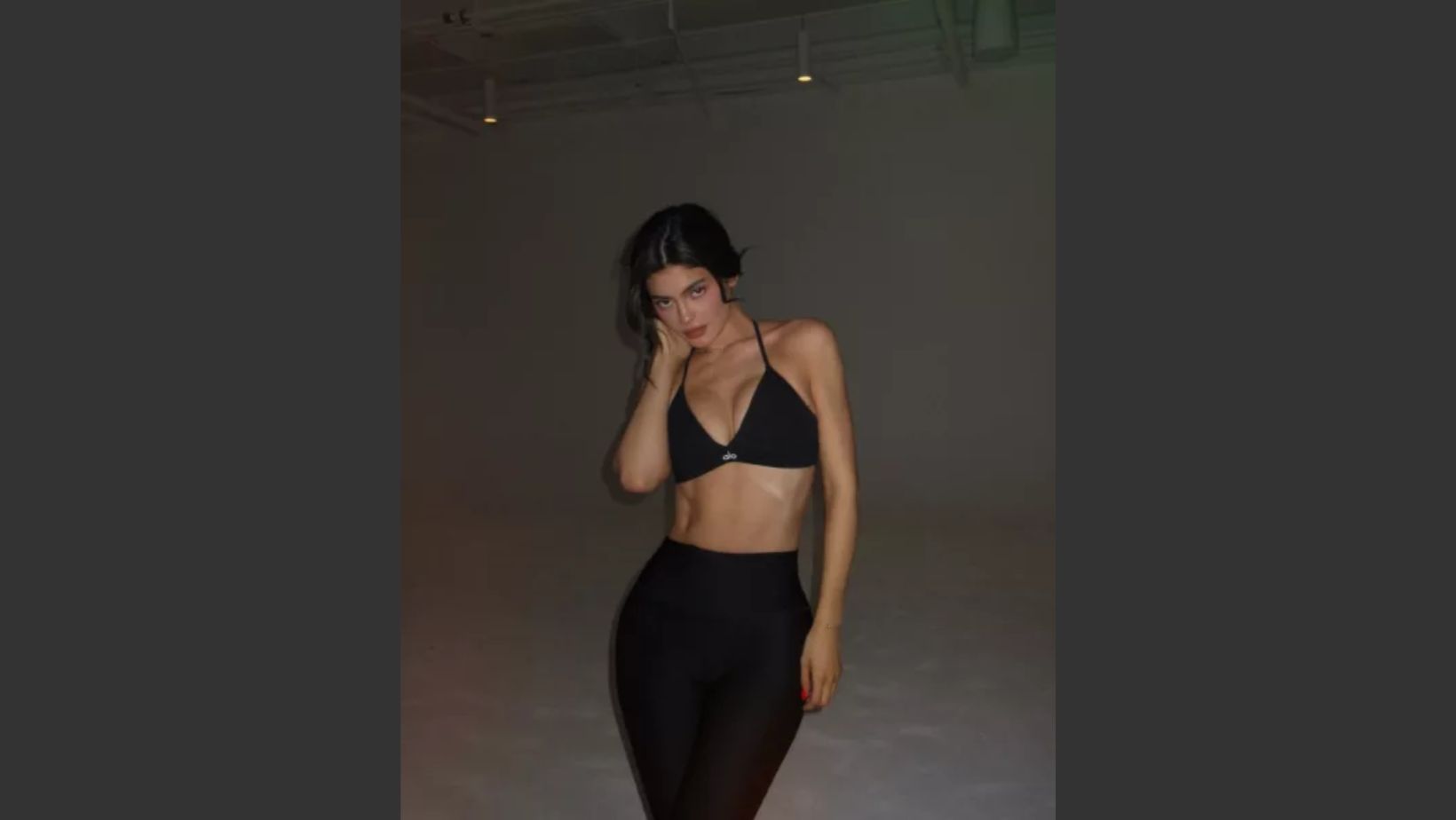 The Hollywood Model Kylie Jenner Hot Bikini Photos (Pics) - Okeyworld